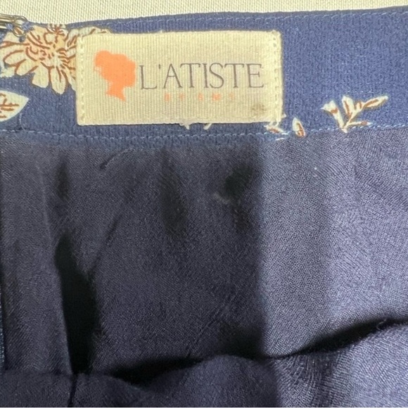 L’Atiste Navy Floral Shorts Size Medium - Picture 2 of 4